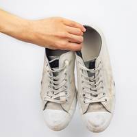 Zó krijg je die stinkende sportschoenen weer fris
