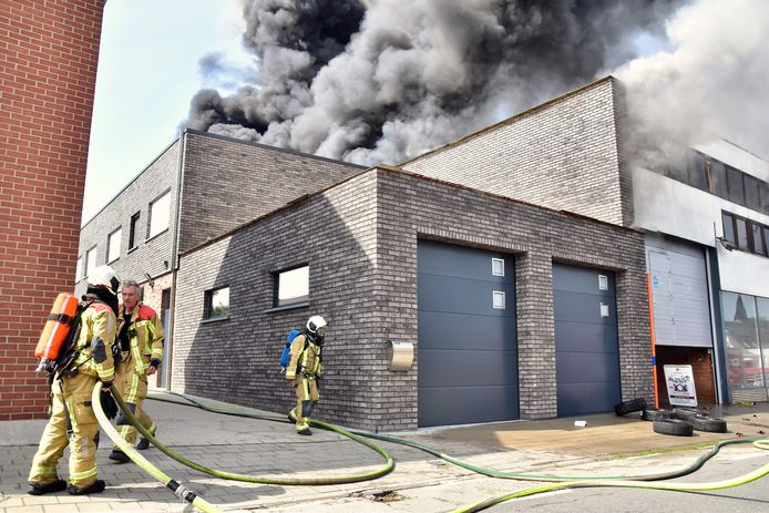 De zware brand legde het voormalige bedrijfsgebouw van Gabriel Tack helemaal in de as.