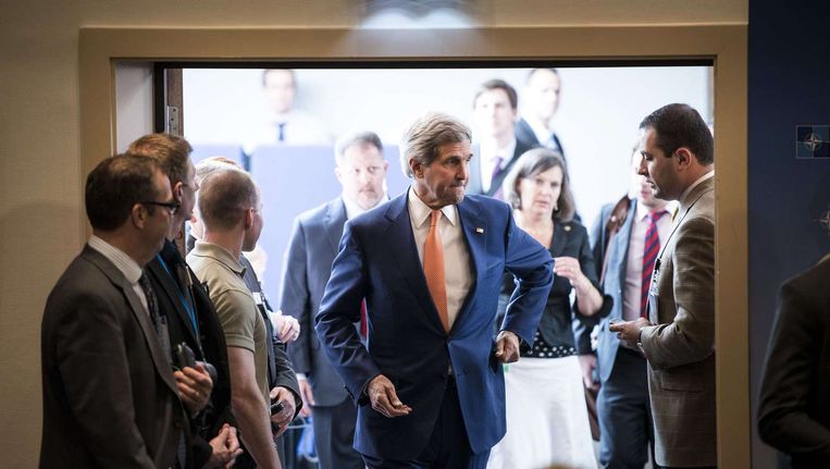 De Amerikaanse minister van Buitenlandse Zaken John Kerry vandaag bij aankomst bij het NAVO-kantoor in Brussel. Beeld afp