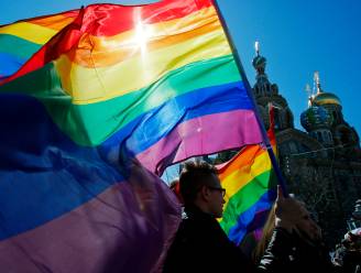 WK voetbal in Rusland dan toch niet zo homovriendelijk? Kussende mannen zullen gemeld worden aan de politie