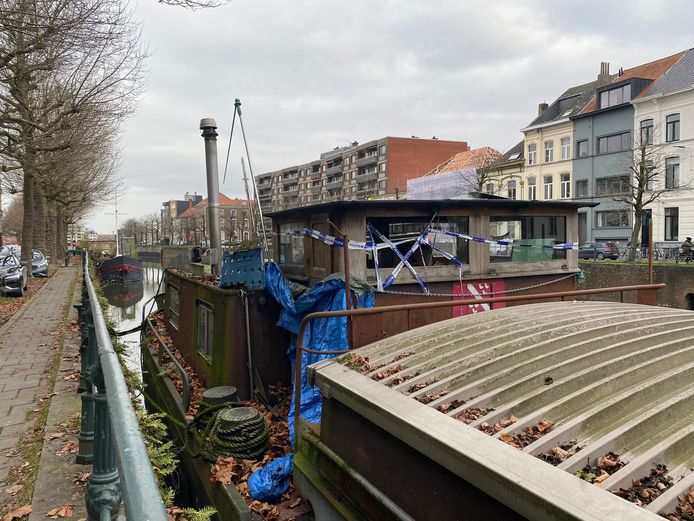 Het stuurhuis is verzegeld met politielinten