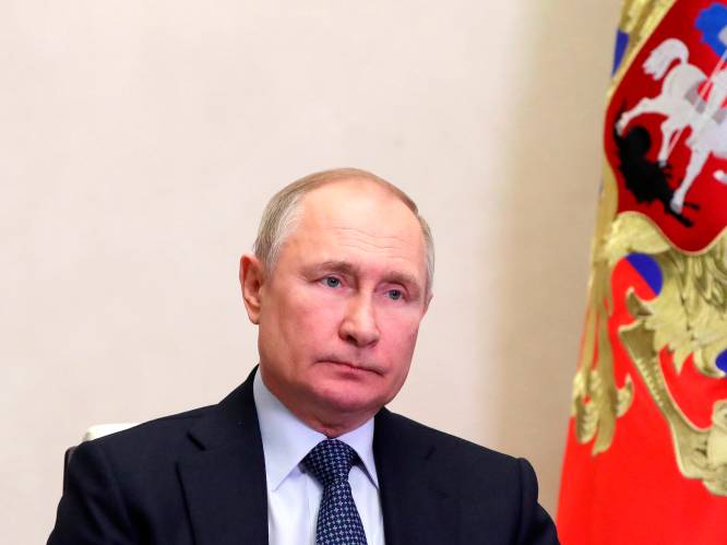 Poetin wil hogere ambtenarenweddes en uitkeringen om economie te stimuleren