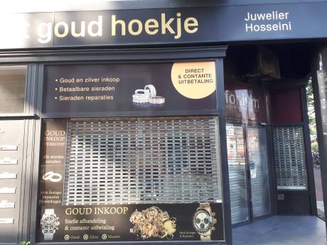 Molotovcocktail naar binnen gegooid bij Nijmeegse juwelier op Plein 44; drie daders vluchtten in witte bestelbus