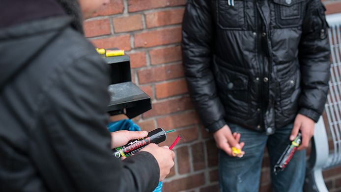 Politie Opent Jacht Op Pools Vuurwerk Binnenland Ad Nl