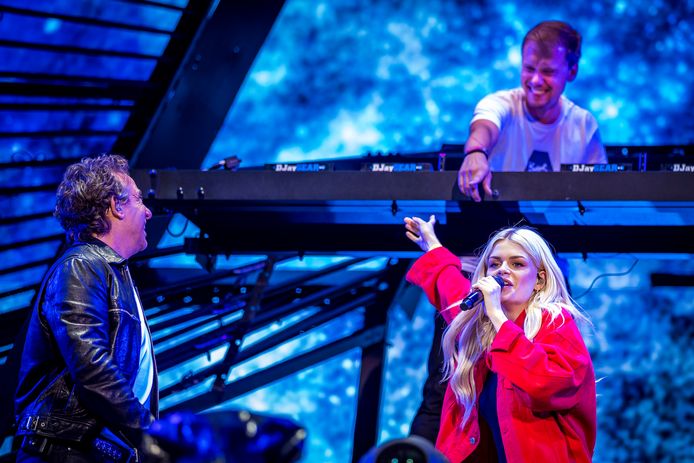 Hitsensatie Davina Michelle Geen Tijd Dus Songfestival Laat Ik Aan Mij Voorbijgaan Rotterdam Ad Nl