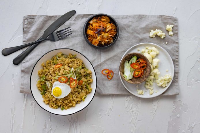 Kruidige nasi van bloemkoolrijst.