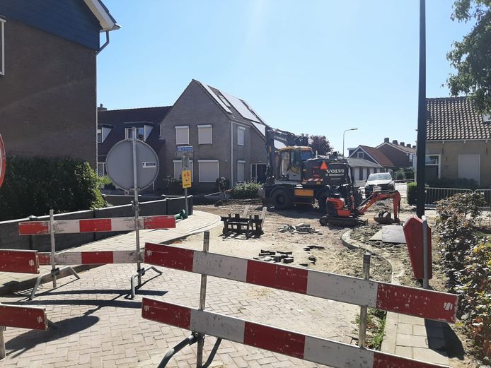 Het kruispunt Bierensstraat/Van den Bosstraat is opengebroken en dus afgesloten.