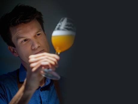 Hubert (32) begon met ‘pilsjes hakken’ en drinkt nu bier voor zijn werk