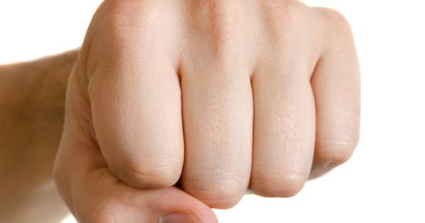 Man gewond na mishandeling in Hedel, verdachte gaat met de auto ervandoor