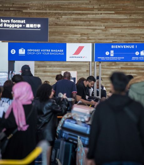 Pagaille à l’aéroport de Roissy: des dizaines de vols annulés, crainte pour les vacances