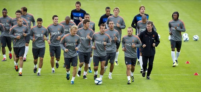 Het Nederlands elftal maandag tijdens de training in Katwijk.