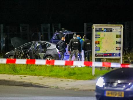 Twee mannen op carpoolplaats in Apeldoorn opgepakt: ‘Grote hoeveelheid geld bij zich’