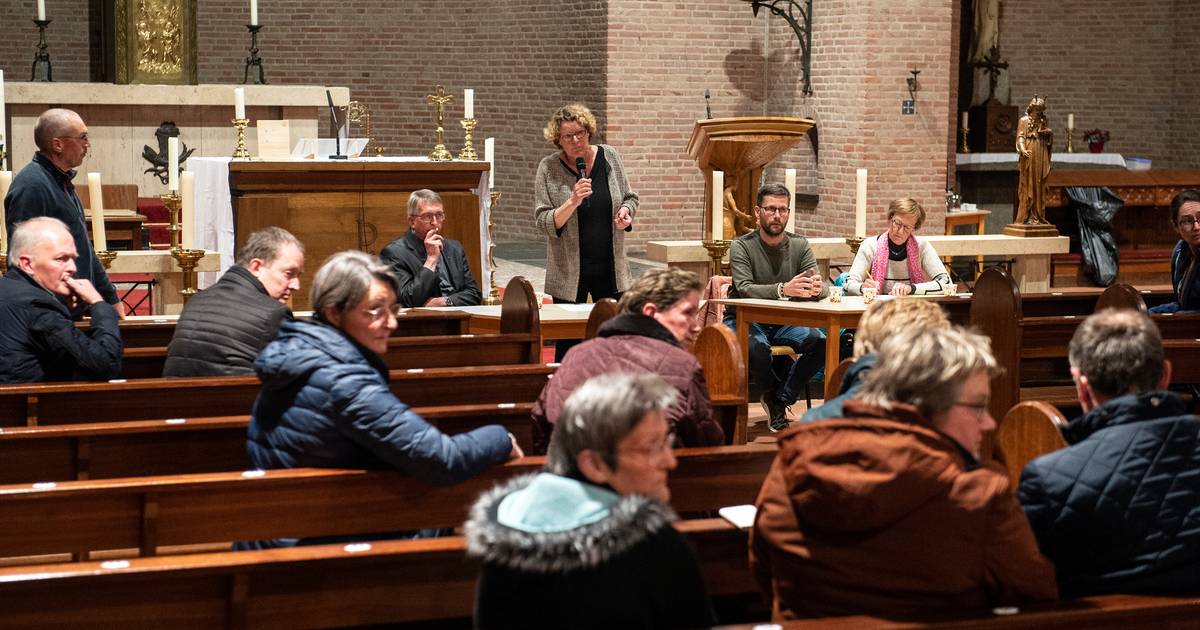 Parochianen teleurgesteld: ‘Wij accepteren het niet dat de kerk gedegradeerd wordt tot schuur’