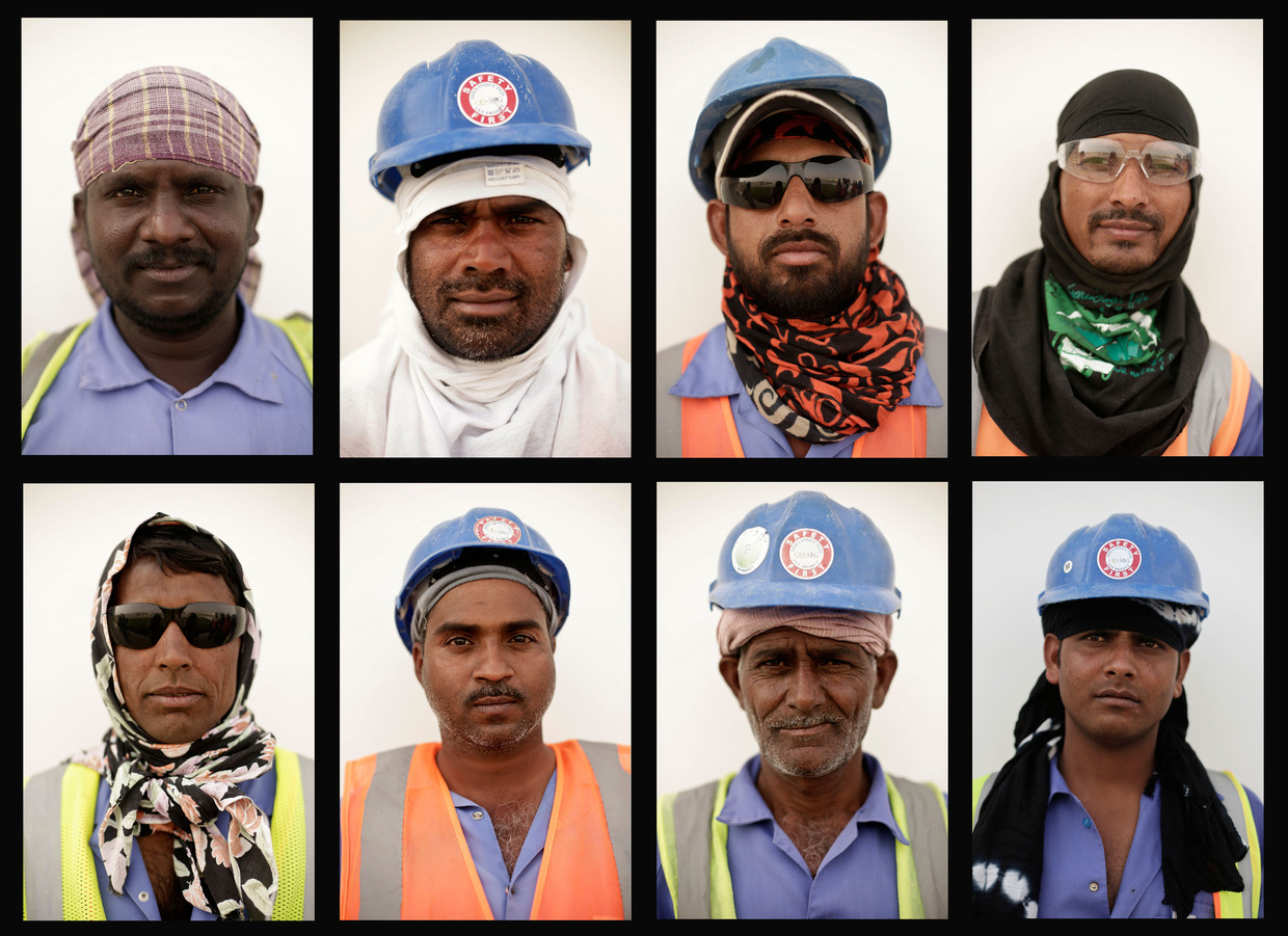 In de bouw van de futuristische stadions voor het WK voetbal van 2022 werken veel arbeidsmigranten uit onder andere India onder zware omstandigheden. Beeld AP