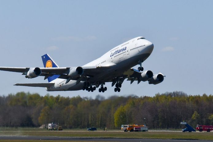 Online geplaatst Iets voor twee uur vertrok de Boeing van Twente Airport.