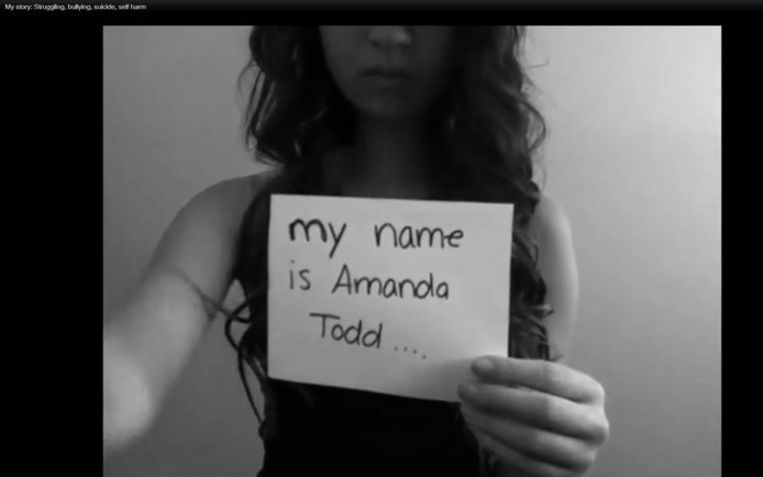 Voor haar zelfmoord maakte Amanda Todd een indrukwekkende video, waarin ze uitlegt hoe erg ze onder druk was gezet.  Beeld © AFP