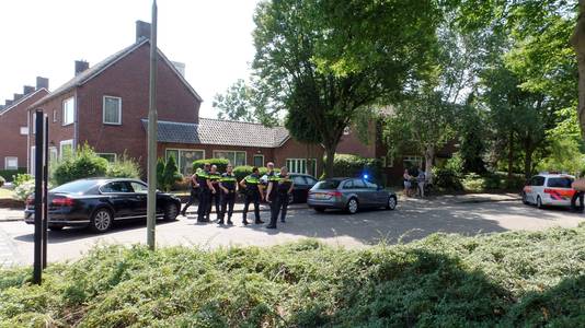 De verdachte wordt na een achtervolging door Arnhem en Nijmegen aangehouden in de Bredestraat in Nijmegen.
