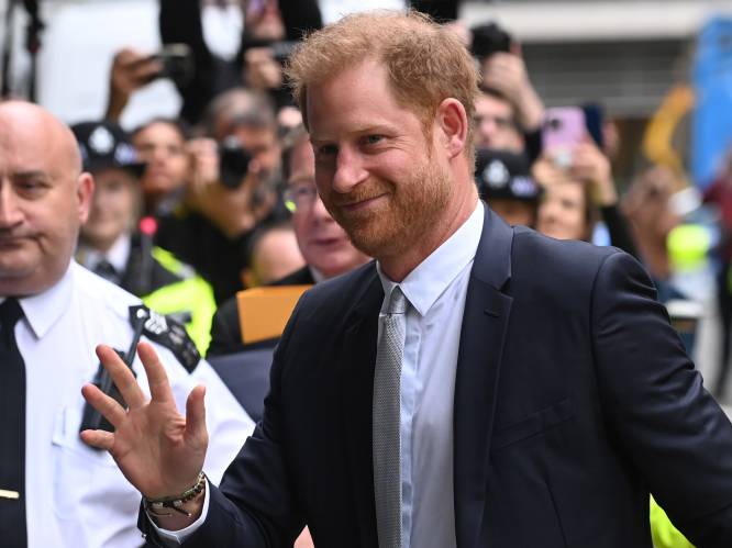 Prins Harry keert terug naar Londen vlak voor herdenking van de Queen, maar is niet uitgenodigd op familiebijeenkomst