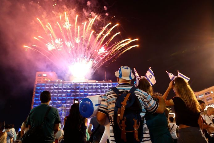 Traditioneel wordt de Israëlische onafhankelijkheid gevierd met een grote vuurwerkshow op het Rabinplein in Tel Aviv.