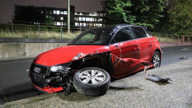 Automobilist rent weg na veroorzaken ongeluk op Koningskade