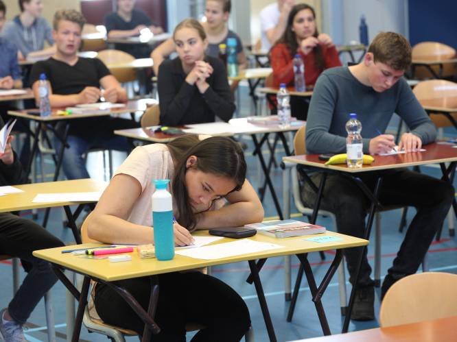 CD&V en Open Vld niet te spreken over "zeer tendentieuze en negatieve" vragen bij Vlaamse Toetsen, Katholiek Onderwijs Vlaanderen eist intrekking