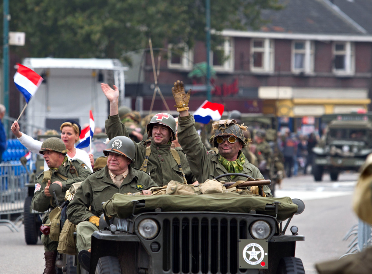 Sprundel Pakt Uit Met Bevrijdingsoptocht Foto AD nl