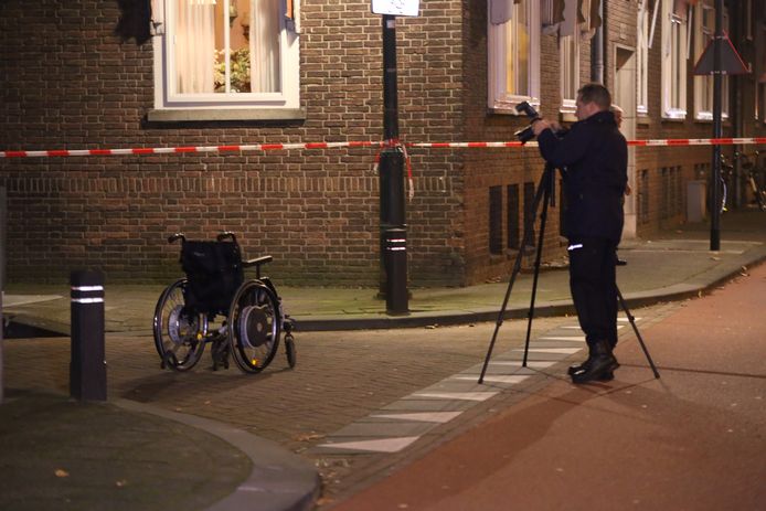 Vrouw in rolstoel overvallen door man met mes in Den Bosch
