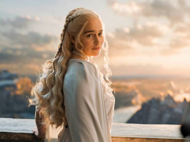 Game of Thrones-ster Emilia Clarke bedankt ziekenhuis in brief na aneurysma