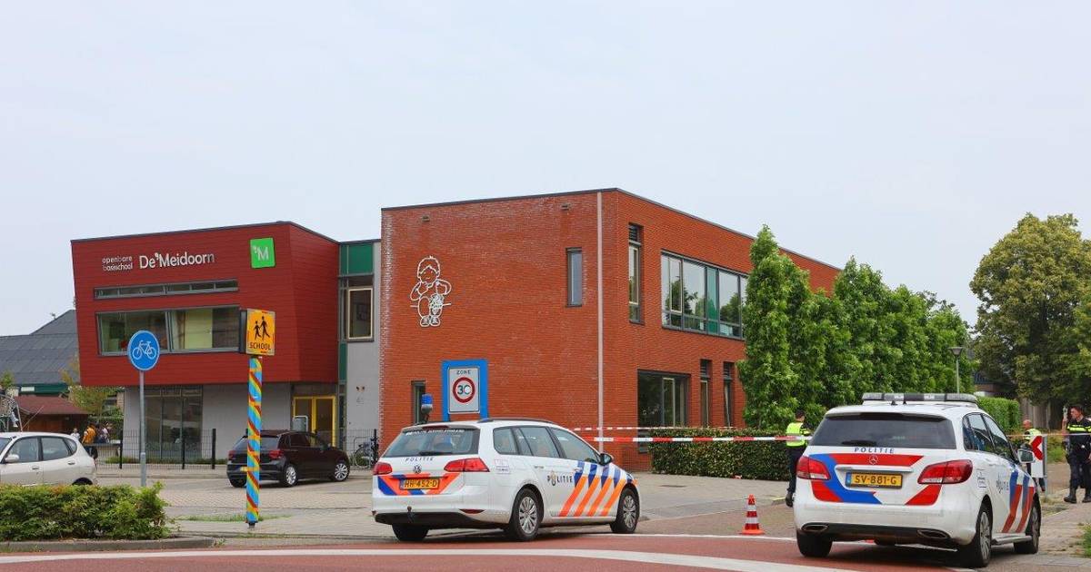Kind zwaargewond door aanrijding bij basisschool in Kerkdriel.