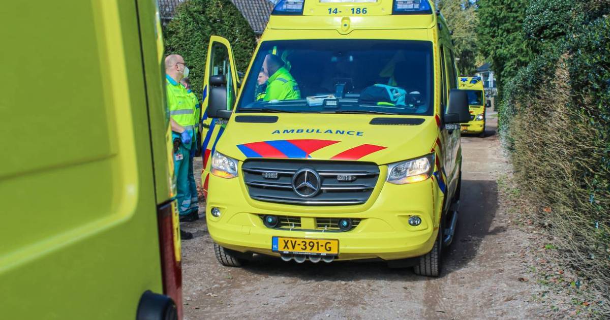 Hulpdiensten uitgerukt voor persoon te water op Westeinde in De goorn