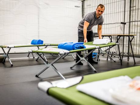Gorinchem roept op: ‘Stop met het brengen van spullen voor vluchtelingen naar de noodopvang’