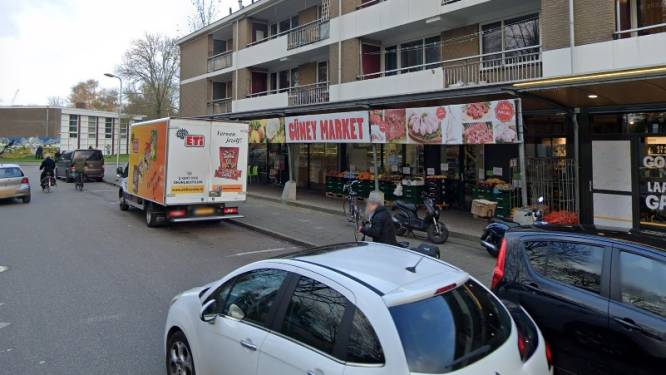 Amersfoortse inzamelactie voor slachtoffers aardbeving in Turkije van start bij Turkse supermarkt