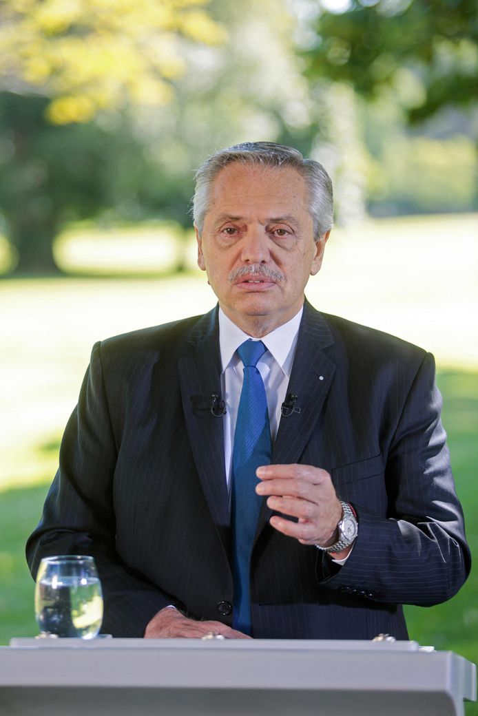 De Argentijnse president Alberto Fernández in een live-toespraak op de nationale televisie.