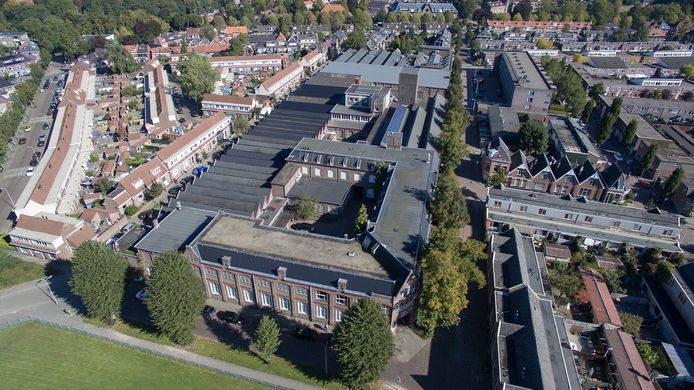 De vroegere Tapijtfabriek, midden in Voorstad, maakt plaats voor woningbouw.