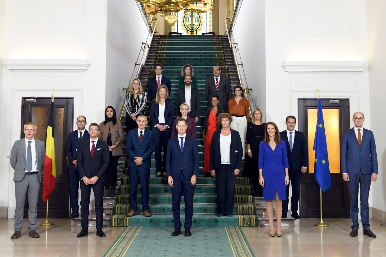 De federale regering bij de eedaflegging. Beeld Photo News