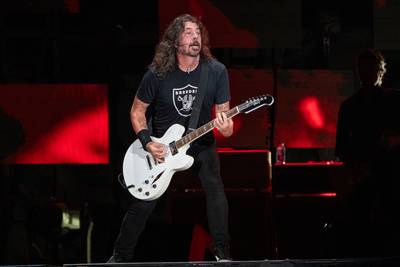 Family friend reveals new details about Dave Grohl affair: ‘He no longer lives with his family’