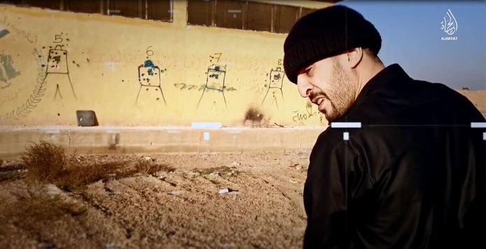 Brahim Abdeslam voert schietoefeningen uit in Syrië.