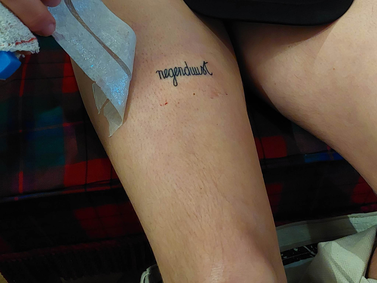 Aanschuiven voor gratis ‘Negenduust’tattoo “Het is mijn allereerste