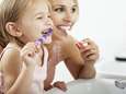 Zo leer je je kind om zelf z’n tanden te poetsen
