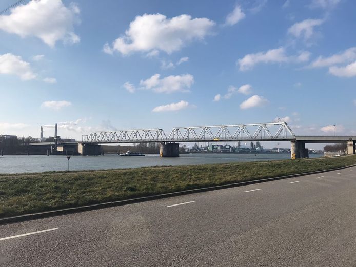 De Baanhoekbrug tussen Sliedrecht en Dordrecht.
