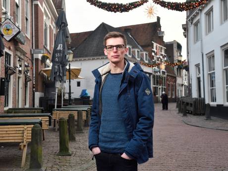 Mannen sloegen Amersfoorter Brian (23) gebroken jukbeen en tanden uit zijn mond, nu is hij op zoek naar de daders