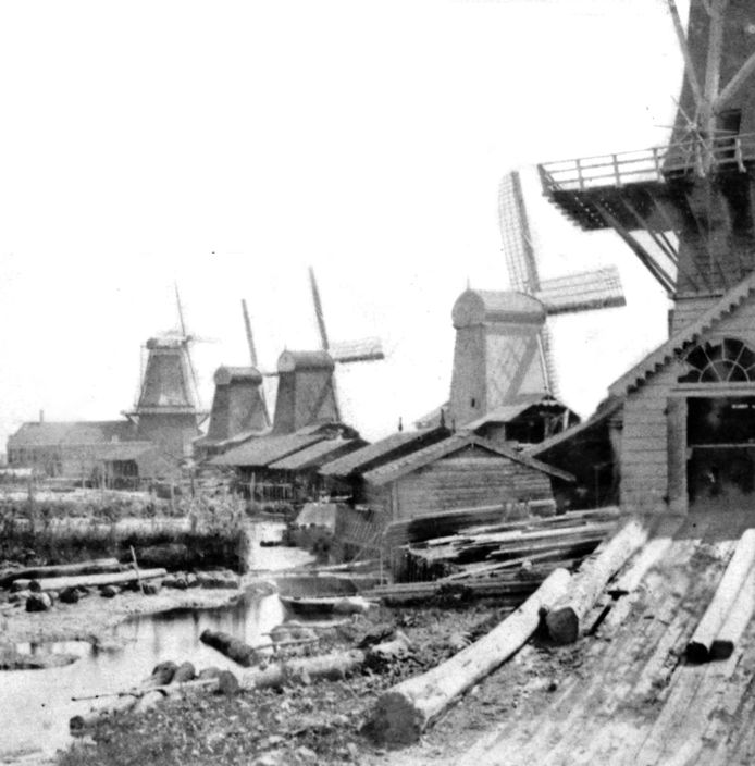 Een foto uit 1859 (!) met aan het Papegat (v.l.n.r.) het Anker, Kapraven, de Leeuw, het Oudemannenhuis en de Vlasbloem.