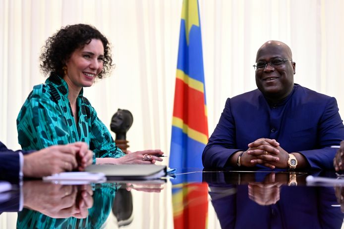 Minister van Buitenlandse Zaken Hadja Lahbib en de Congolese president Félix Tshisekedi in Kinshasa.