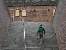 Dichtgetimmerde ramen en deuren, een krakkemikkig gebouw: van krot naar kroeg 