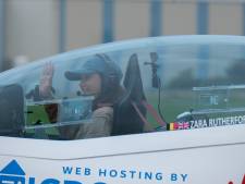 À 19 ans, cette Belgo-Britannique entame un tour du monde en solitaire en avion de sport