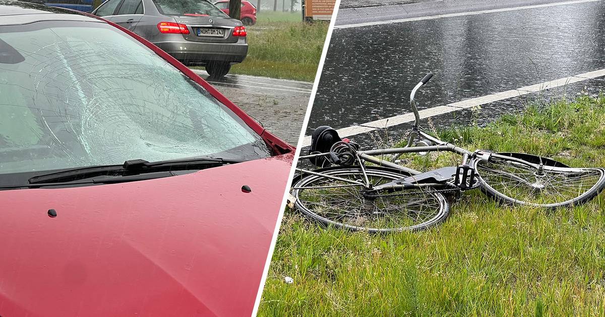 Fietser raakt gewond bij botsing met auto op rotonde in Raalte: slachtoffer gewond naar ziekenhuis.