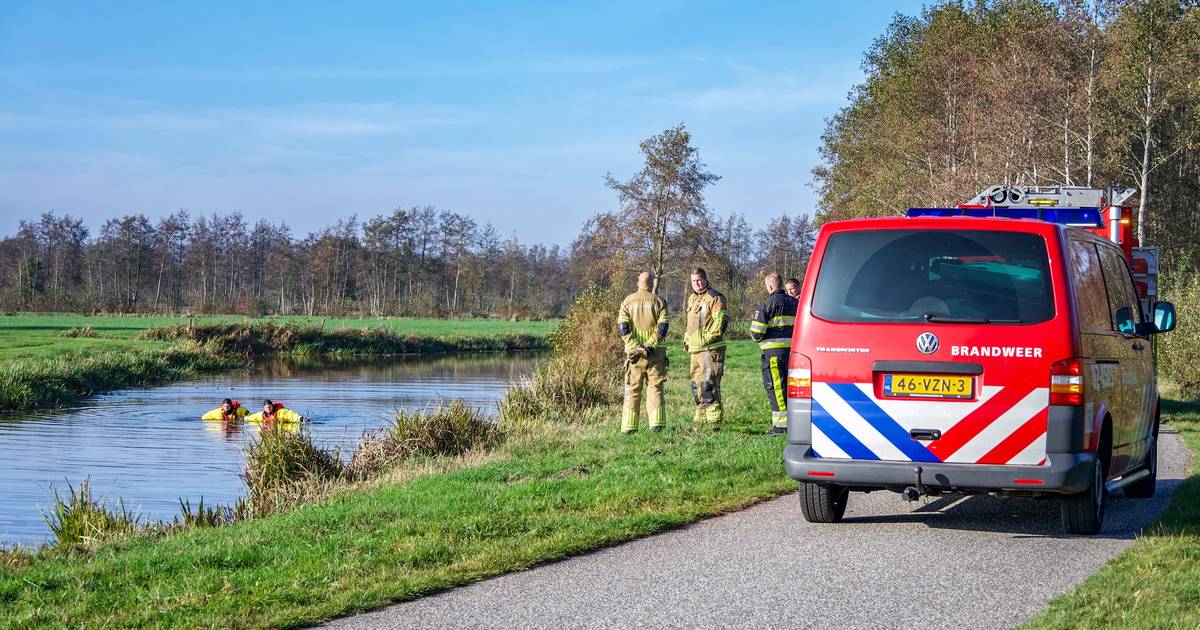 Zoekactie in water na aantreffen van driewieler aan de Havenstraat in Surhuisterveen