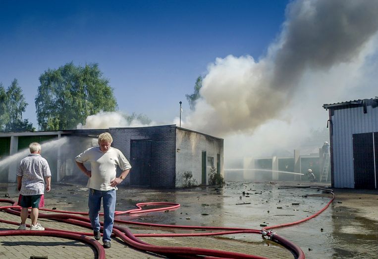Willie Pater op het terrein van S.E. Fireworks, kort voor de fatale explosie.De Beeld Reinier van Willigen