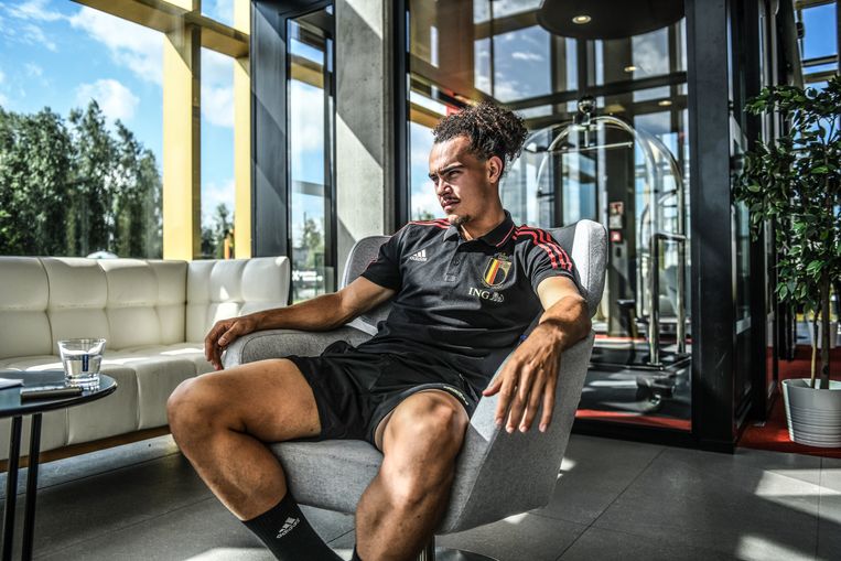 ‘Ik ben nooit bang om een fout te maken. Ik stap gewoon het veld op en speel. Het is maar een voetbalmatch, toch?’ Beeld Koen Bauters