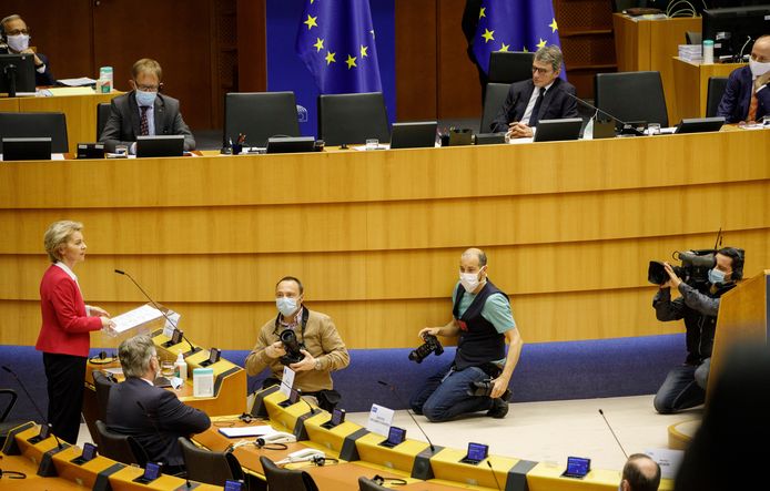 Europees Commissievoorzitter Ursula von der Leyen stelde woensdag in het Europees parlement een herstelfonds van 750 miljard voor.
